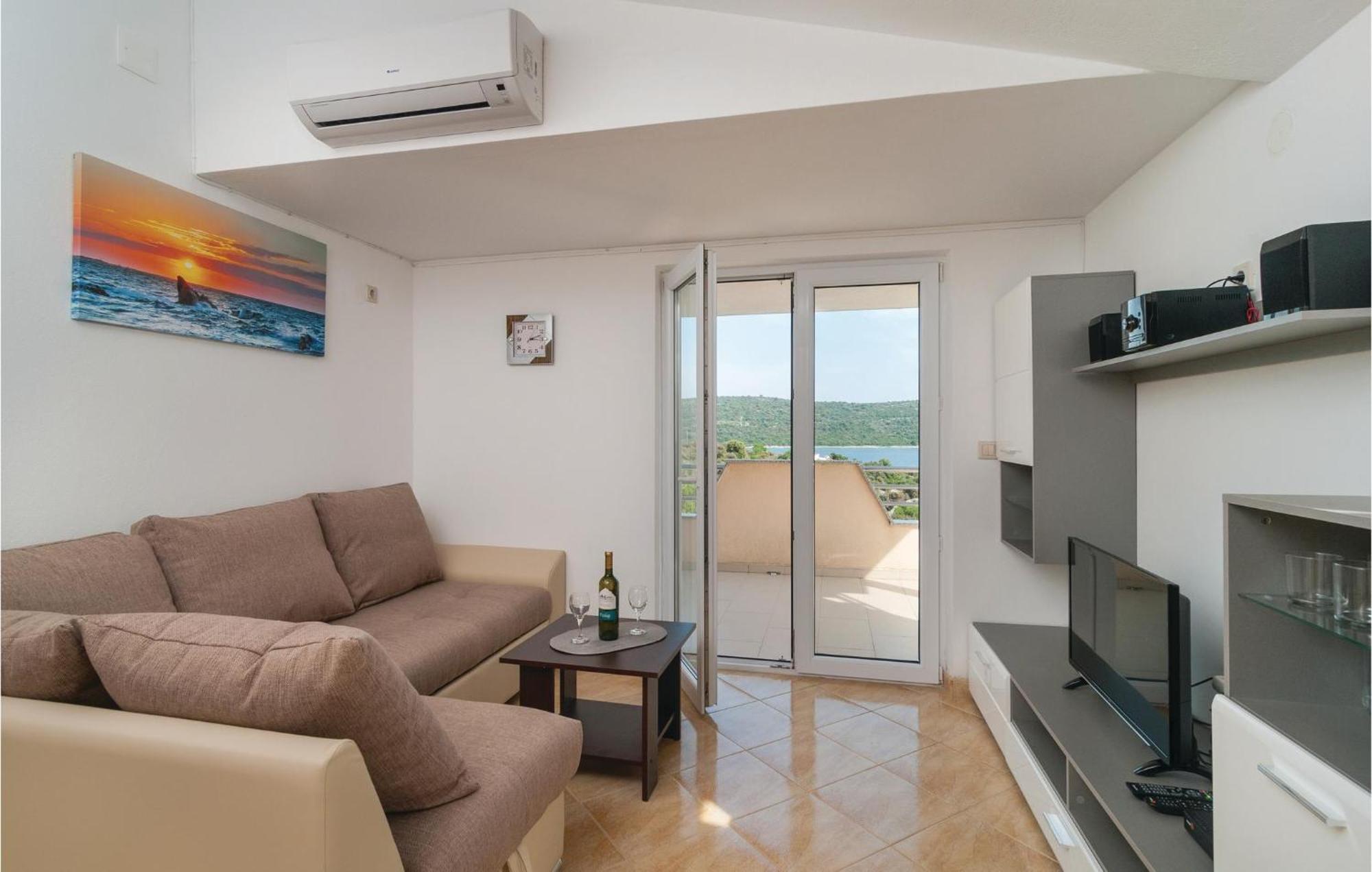 Stunning Apartment In Sevid With Kitchen Exterior foto