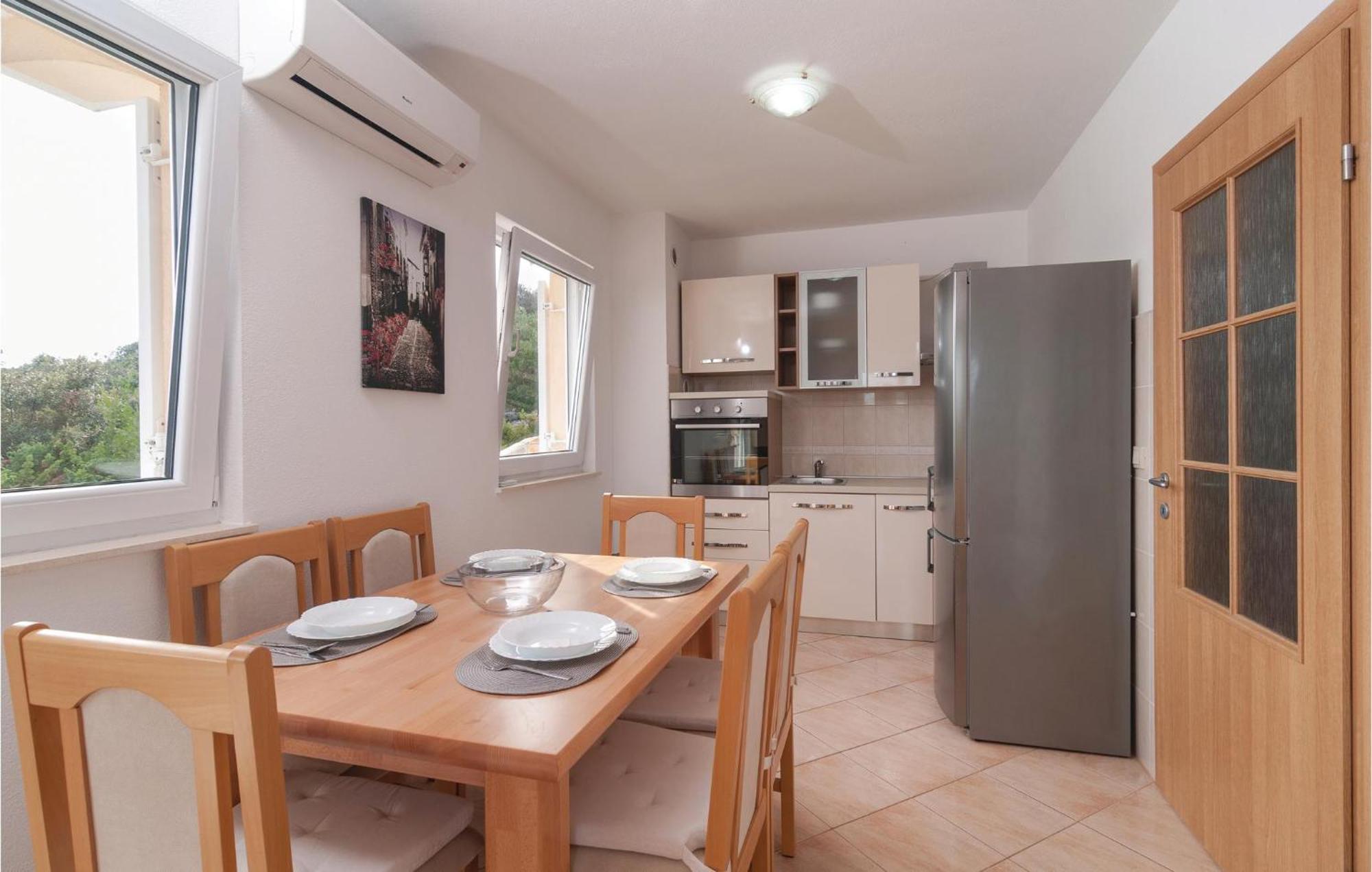 Stunning Apartment In Sevid With Kitchen Exterior foto