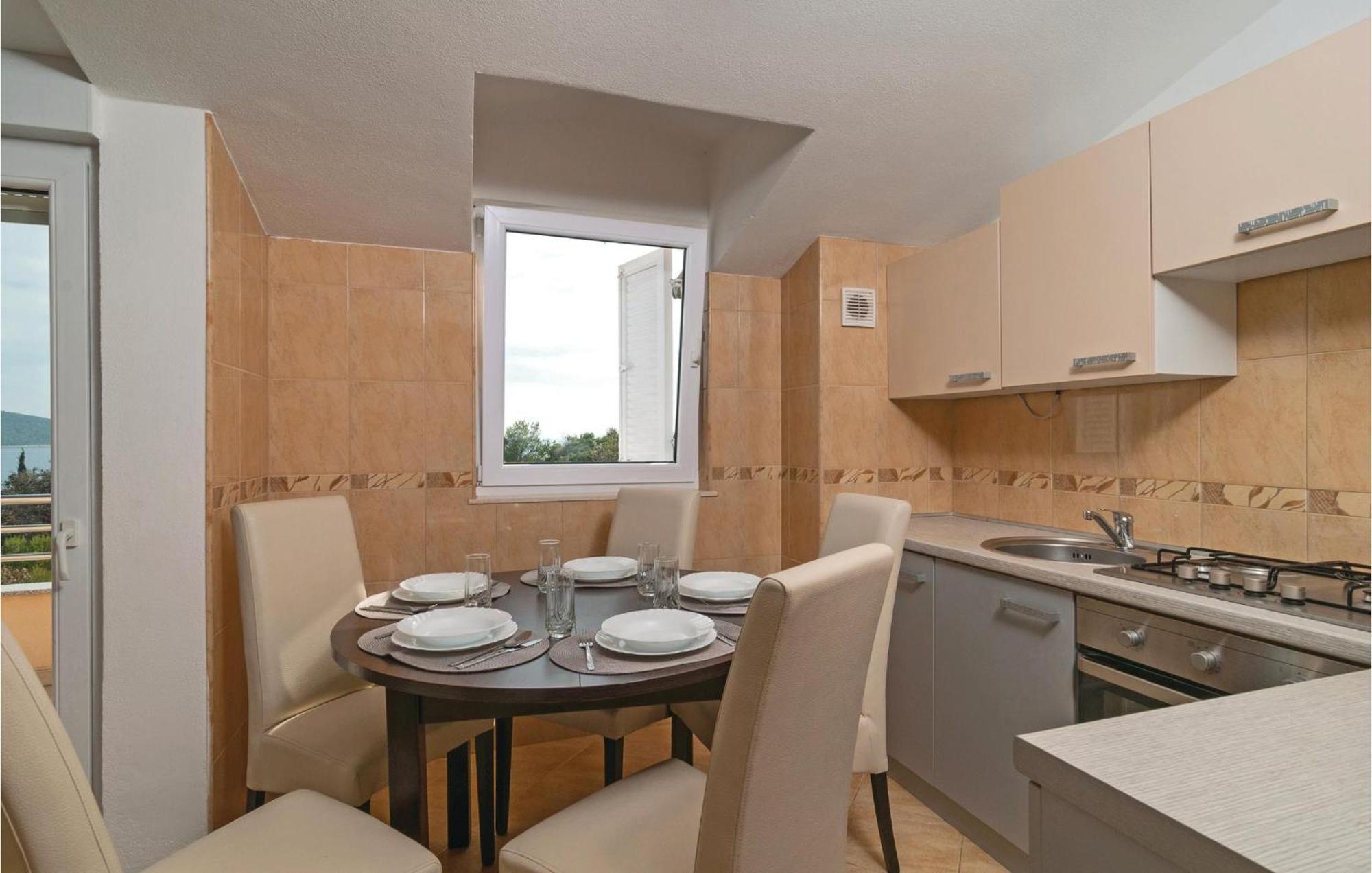 Stunning Apartment In Sevid With Kitchen Exterior foto